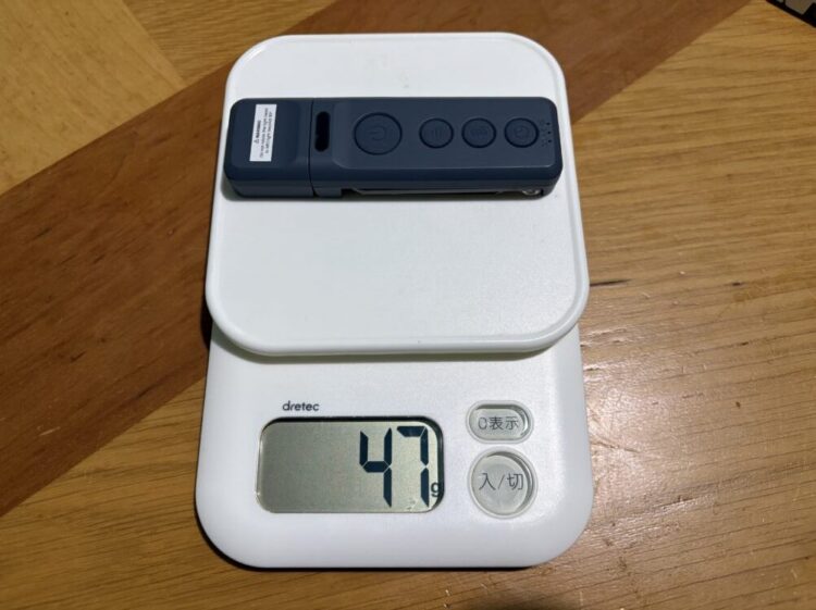 はかりで測定したところ、glocusent upgraded bookmark book lightの重さは約47g