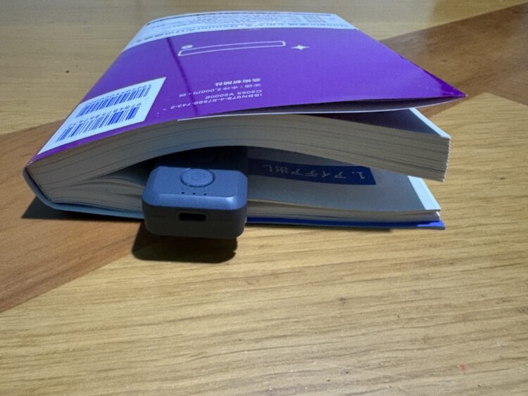 glocusent upgrated bookmark book lightを読んだところで折りたたみ、本を閉じたところ、分厚すぎて膨れる